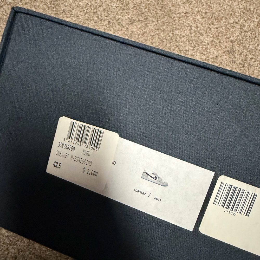 Men’s Air Dior Gray and White Sneakers - Picture 3 of 7